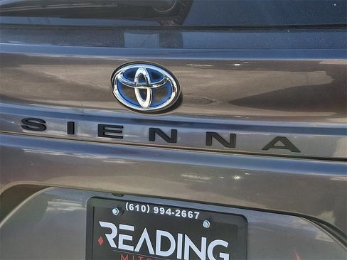 Used 2022 Toyota Sienna XLE image 32