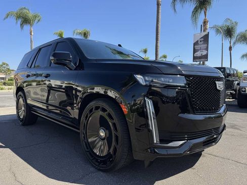 Used 2023 Cadillac Escalade Sport w/ LPO, ONYX Package AWD/4WD image 9
