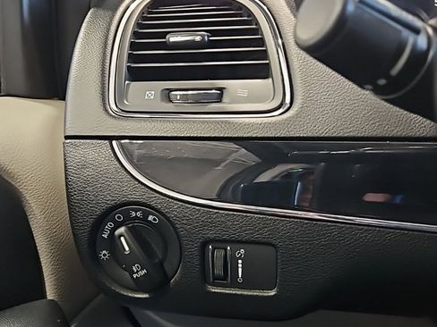 Used 2019 Dodge Grand Caravan SXT image 34