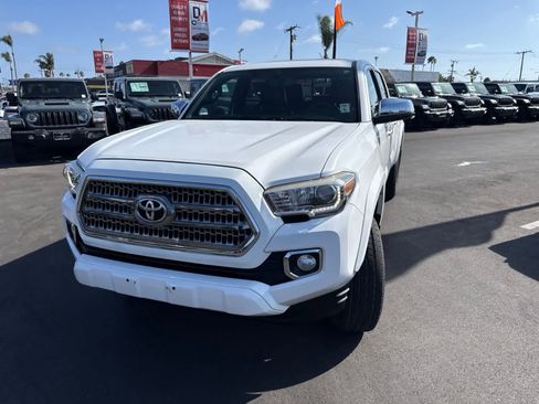 Used 2017 Toyota Tacoma Limited w/ Tow Package AWD/4WD image 3