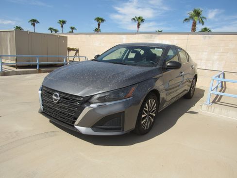Used 2024 Nissan Altima 2.5 SV FWD image 1