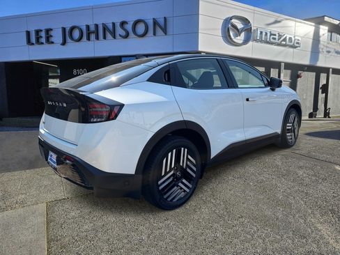 Used 2026 Nissan Leaf SV+ w/ Floor Mat Package (SV+) FWD image 39