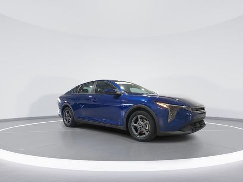 Used 2025 Kia K4 LXS image 2