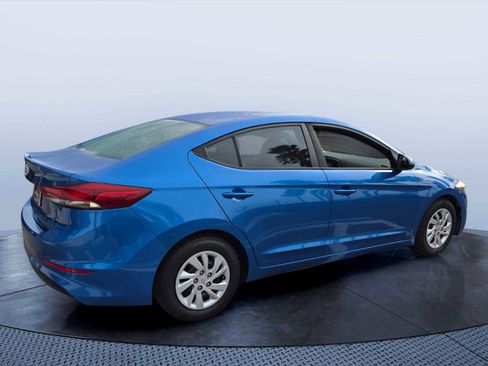 Used 2018 Hyundai Elantra SE FWD image 3