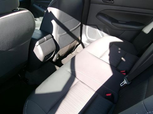 Used 2025 Nissan Altima 2.5 SV image 9