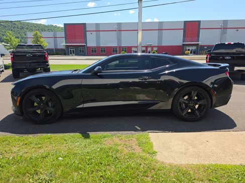 Used 2017 Chevrolet Camaro SS RWD image 7