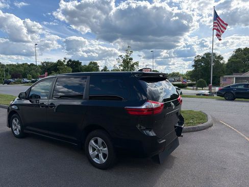 Used 2020 Toyota Sienna L FWD image 5