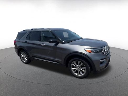 Used 2023 Ford Explorer Limited image 2