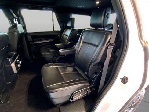 Used 2020 Ford Expedition XLT w/ Equipment Group 202A AWD/4WD image 21