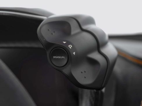 Used 2024 McLaren 750S Spider RWD image 33