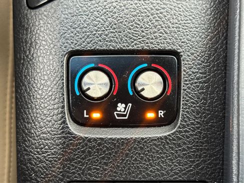 Used 2014 Toyota Avalon Limited w/ Technology Package FWD image 35