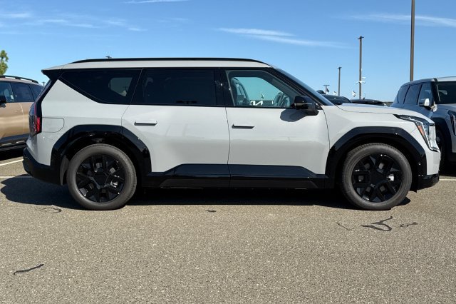 Used 2026 Kia EV9 Land w/ Nightfall Edition Package AWD/4WD image 3