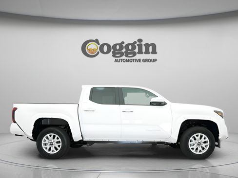Used 2025 Toyota Tacoma SR5 w/ SR5 Upgrade Package RWD image 23