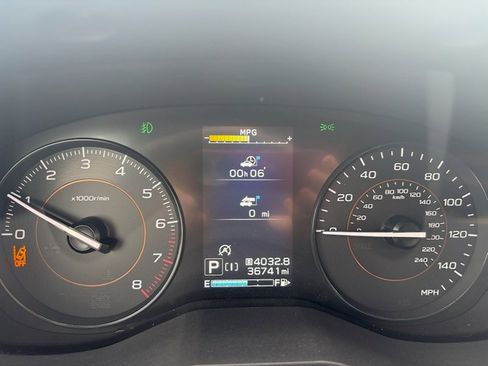 Used 2021 Subaru Crosstrek 2.0i Premium w/ Moonroof Package AWD/4WD image 8