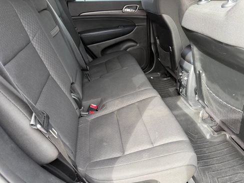 Used 2018 Jeep Grand Cherokee Laredo image 18