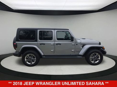 Used 2018 Jeep Wrangler Unlimited Sahara w/ Dual Top Group AWD/4WD image 7