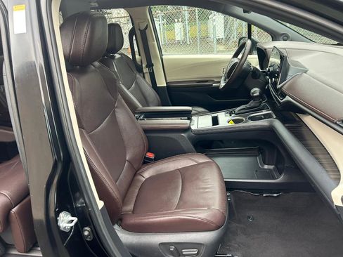 Used 2023 Toyota Sienna Platinum AWD/4WD image 19