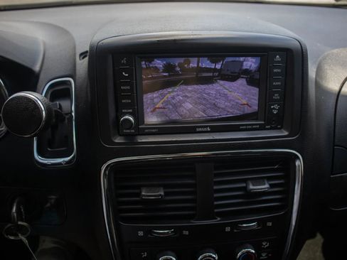 Used 2019 Dodge Grand Caravan SE w/ UConnect Hands-Free Group FWD image 28