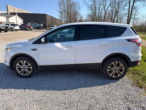 Used 2017 Ford Escape SE image 9