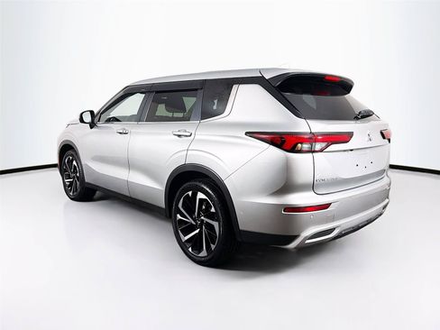 Used 2023 Mitsubishi Outlander SE AWD/4WD image 9