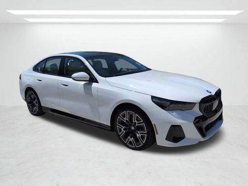 New 2026 BMW 550e xDrive image 2