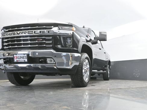 Used 2021 Chevrolet Silverado 2500 LTZ w/ LTZ Premium Package AWD/4WD image 36