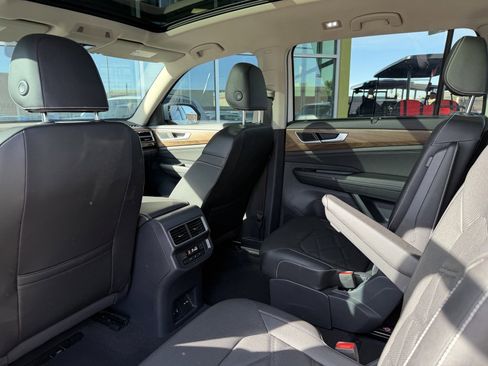 Used 2025 Volkswagen Atlas SE w/ Panoramic Sunroof Package image 35