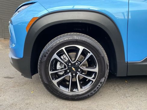 Used 2025 Chevrolet TrailBlazer LT AWD/4WD image 12