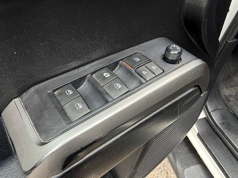 Used 2021 Toyota Tacoma TRD Sport AWD/4WD image 29