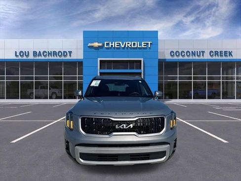 Used 2024 Kia Telluride EX w/ EX Captain's Chair Package image 3