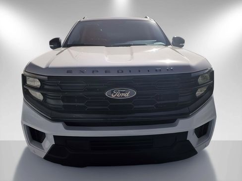 Used 2025 Ford Expedition Max Active AWD/4WD image 2