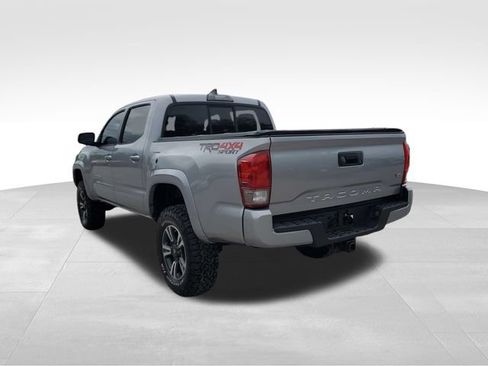 Used 2016 Toyota Tacoma TRD Sport w/ Towing Package AWD/4WD image 7