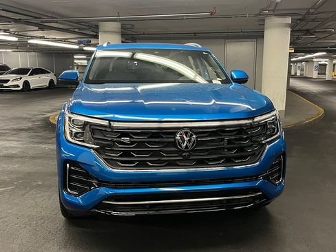Used 2024 Volkswagen Atlas Cross Sport SEL Premium R-Line AWD/4WD image 34