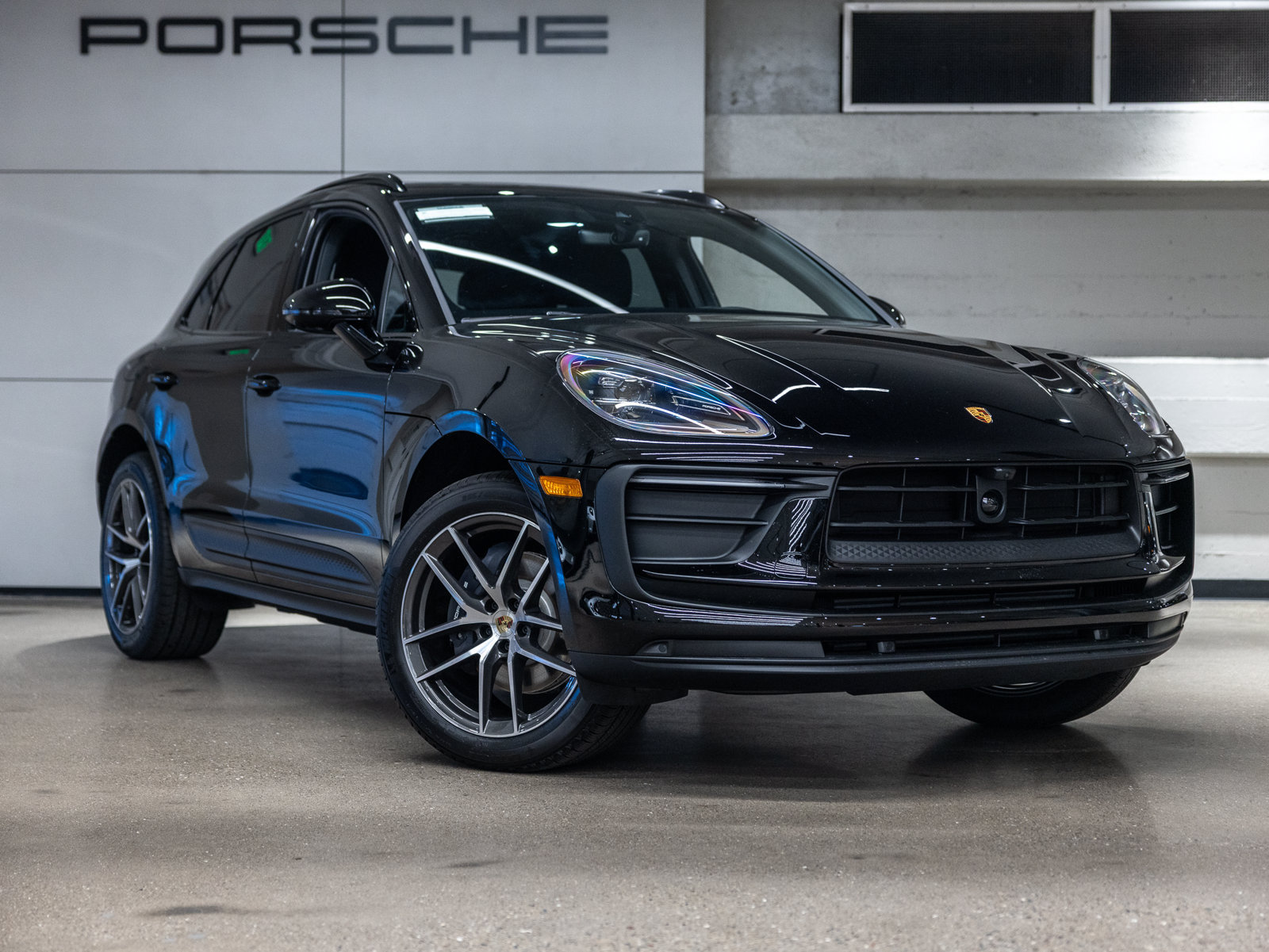 Used 2026 Porsche Macan AWD/4WD image 10