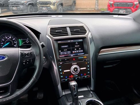 Used 2016 Ford Explorer Limited image 7