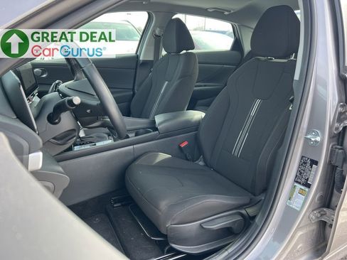 Used 2024 Hyundai Elantra SEL w/ Convenience Package image 19