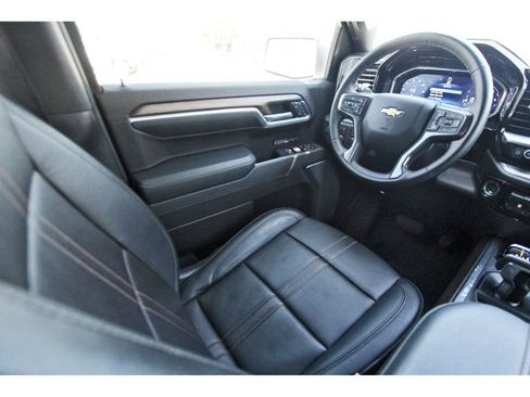 Used 2025 Chevrolet Silverado 1500 High Country w/ High Country Premium Package AWD/4WD image 6
