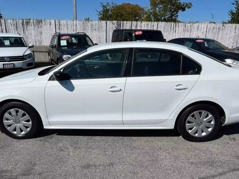 Used 2016 Volkswagen Jetta S image 4