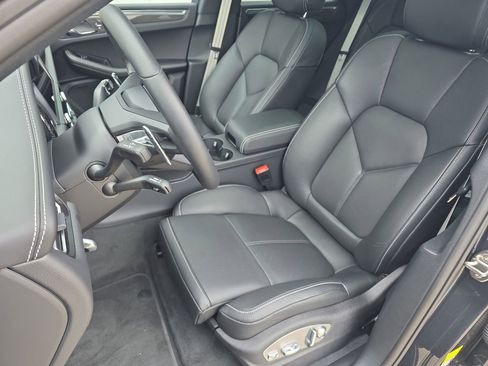 Certified 2026 Porsche Macan GTS AWD/4WD image 5