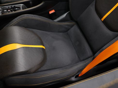 Used 2019 McLaren 570S Spider RWD image 19