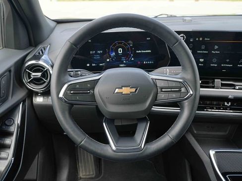 Used 2025 Chevrolet Equinox LT w/ Safety and Technology Package AWD/4WD image 31