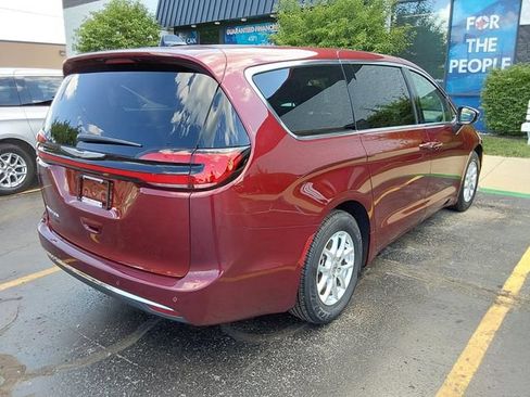 Used 2023 Chrysler Pacifica Touring-L FWD image 33