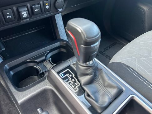 Certified 2022 Toyota Tacoma TRD Off-Road w/ Technology Package AWD/4WD image 23