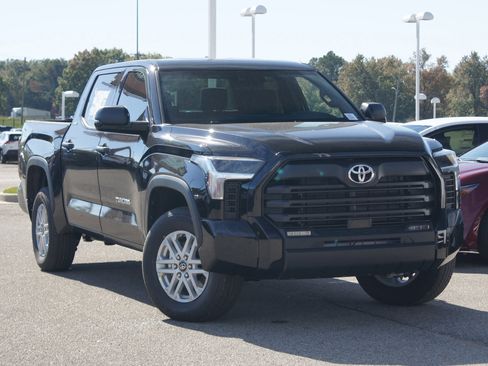 Used 2026 Toyota Tundra SR5 w/ SR5 Convenience Package AWD/4WD image 14