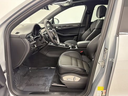 Used 2025 Porsche Macan AWD/4WD image 5