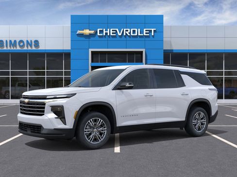 New 2026 Chevrolet Traverse LT image 3