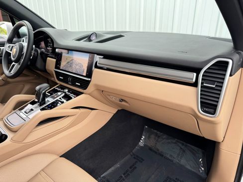 Used 2023 Porsche Cayenne Platinum Edition image 15