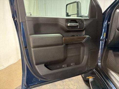 Used 2022 Chevrolet Silverado 2500 LT w/ Convenience Package image 4