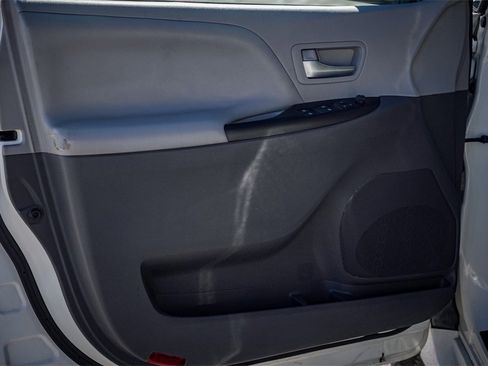 Used 2020 Toyota Sienna LE image 19