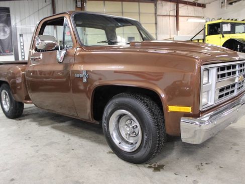 Used 1986 GMC Sierra 1500 2WD Regular Cab image 8